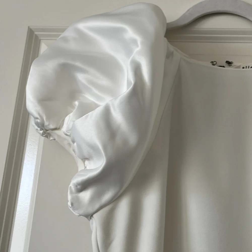 CICI BUBBLE SLEEVE TOP - Picture 9 of 11